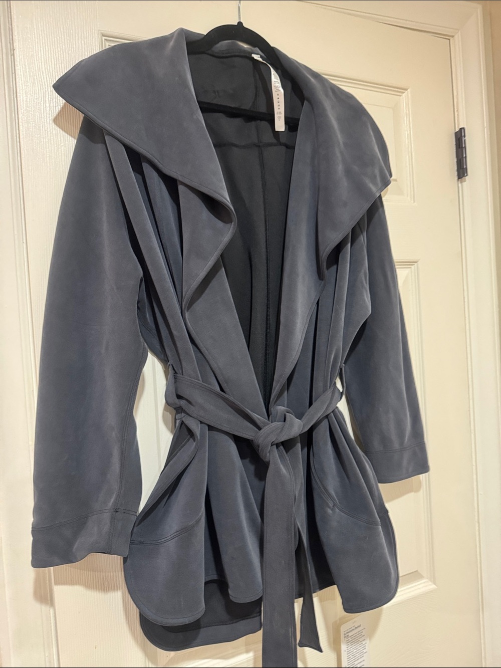 Lululemon/Women's Black/Very Soft/Wrap Jacket with Belt/2 Front Pockets/NWT!